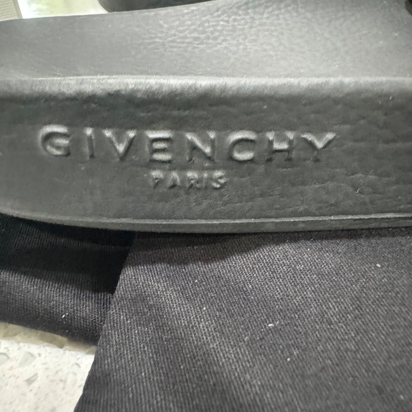 Givenchy Rubber Slides - Picture 5 of 7